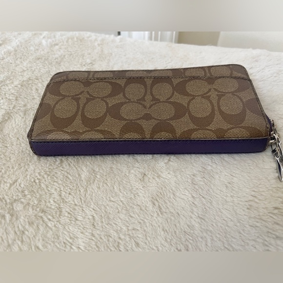 Coach long Wallet GUC - Picture 11 of 12